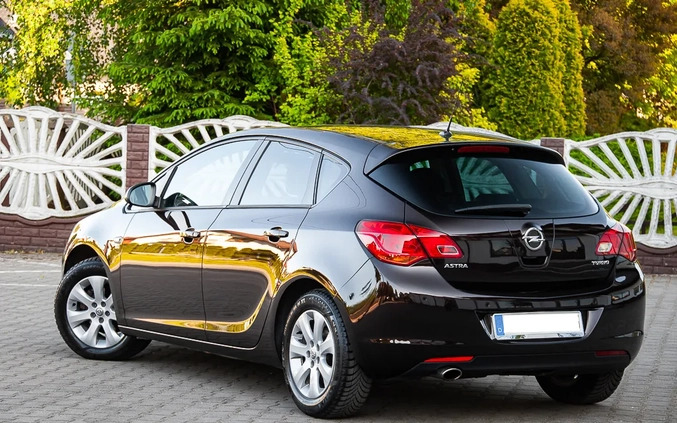 Opel Astra cena 29900 przebieg: 170000, rok produkcji 2012 z Bierutów małe 596